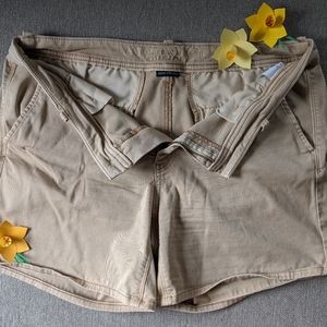 AE Midi Khaki Shorts